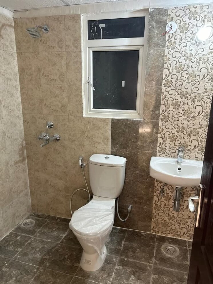 Bathroom, gaur-city-2-14th-avenue 2 Bedroom 955 Sq.Ft. Apartment In Sector 16c Greater Noida Greater Noida 7851650