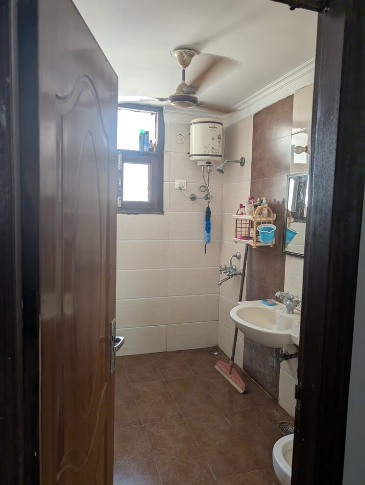 Bathroom, dhakoli village 3 Bedroom 1850 Sq.Ft. Apartment In Dhakoli Village Zirakpur 7852225