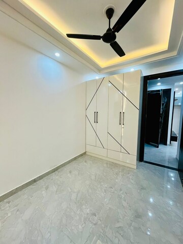 Room in 2 BHK Builder Floor at Dwarka Mor – for Rent