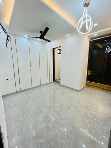 Room in 2 BHK Builder Floor at Dwarka Mor – for Rent
