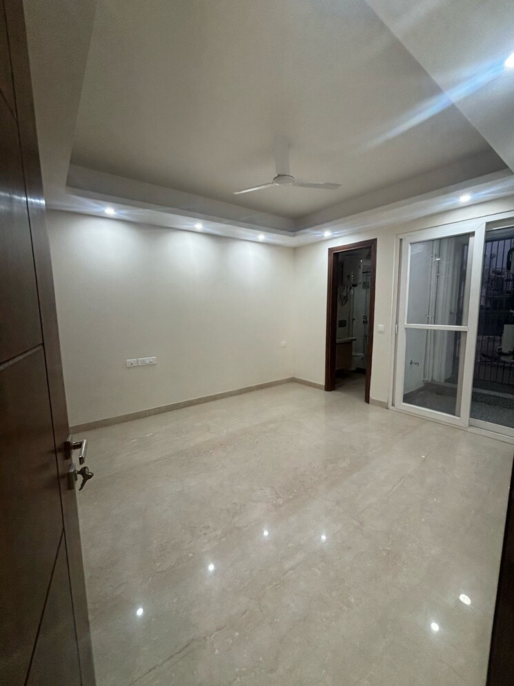 Room, uday park 3 Bedroom 1953 Sq.Ft. Independent House In Uday Park Delhi 7852315