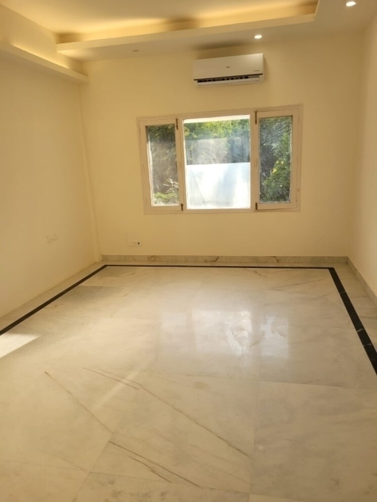 Room, maharani bagh 6 Bedroom 4500 Sq.Ft. Villa In Maharani Bagh Delhi 7852322