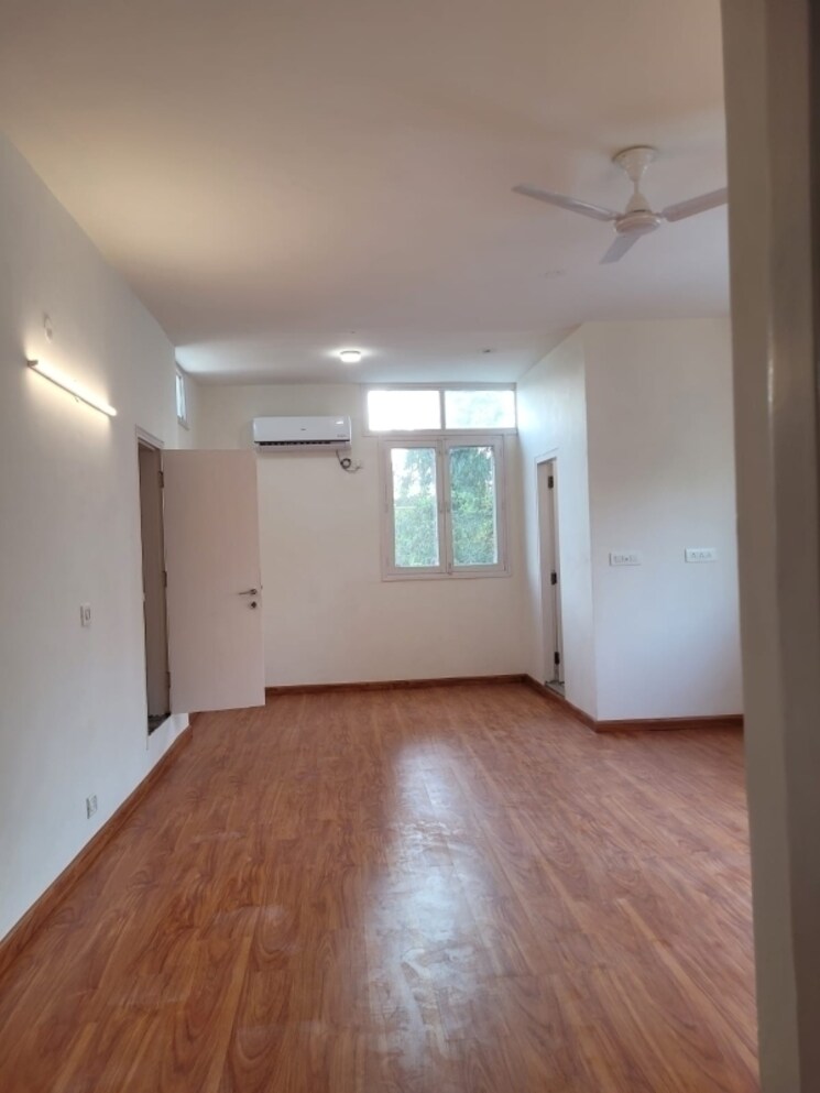 Room, maharani bagh 6 Bedroom 4500 Sq.Ft. Villa In Maharani Bagh Delhi 7852322