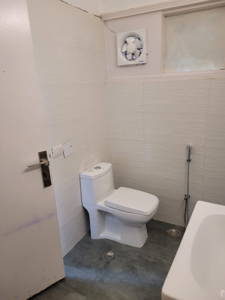 Bathroom, maharani bagh 6 Bedroom 4500 Sq.Ft. Villa In Maharani Bagh Delhi 7852322