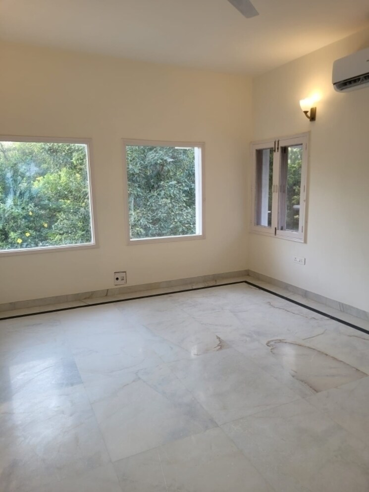 Room, maharani bagh 6 Bedroom 4500 Sq.Ft. Villa In Maharani Bagh Delhi 7852322