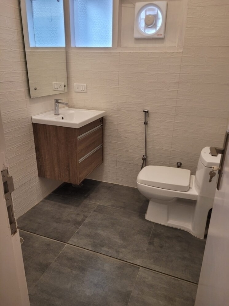 Bathroom, maharani bagh 6 Bedroom 4500 Sq.Ft. Villa In Maharani Bagh Delhi 7852322