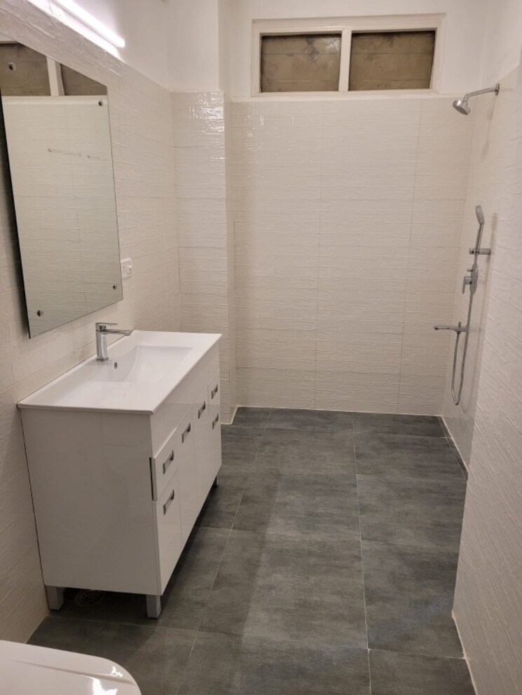 Bathroom, maharani bagh 6 Bedroom 4500 Sq.Ft. Villa In Maharani Bagh Delhi 7852322