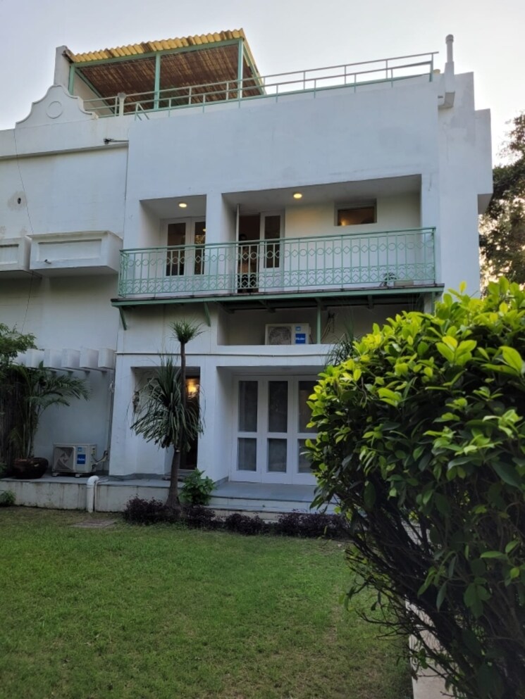 Exterior View, maharani bagh 6 Bedroom 4500 Sq.Ft. Villa In Maharani Bagh Delhi 7852322