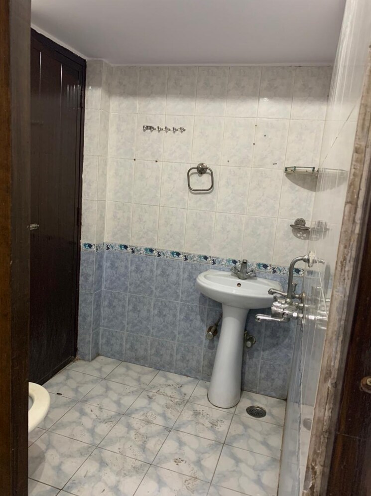 Bathroom, vineet khand 4 Bedroom 1250 Sq.Ft. Independent House In Vineet Khand Lucknow 7852330