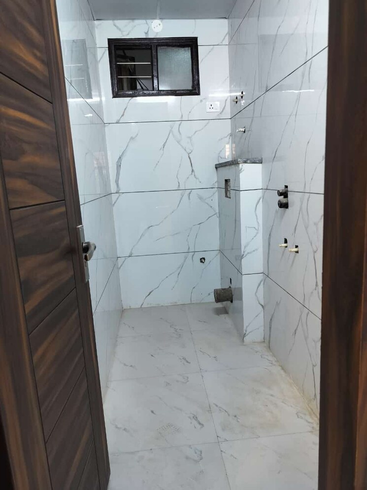 Bathroom, rajendra nagar 4 Bedroom 1705 Sq.Ft. Builder Floor In Rajendra Nagar Ghaziabad 7852478
