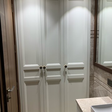 Bathroom in 4 BHK Builder Floor at Shanti Niketan – for Sale