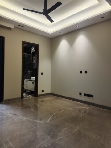 Furnished Amenities in 3 BHK Builder Floor at Greater Kailash I – for Sale