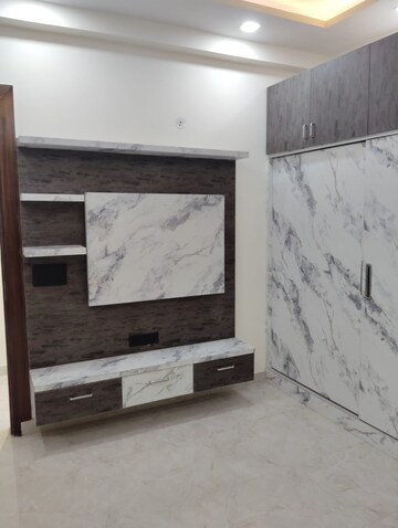 Room in 4 BHK Builder Floor at Niti Khand I – for Sale