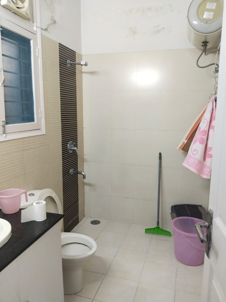 Bathroom, sector 23 3 Bedroom 2333 Sq.Ft. Builder Floor In Sector 23 Gurgaon 7852736