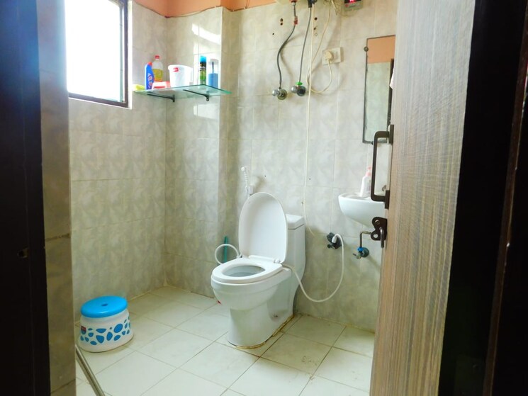 Bathroom, paras-tierea 3 Bedroom 1565 Sq.Ft. Apartment In Sector 137 Noida 7852908