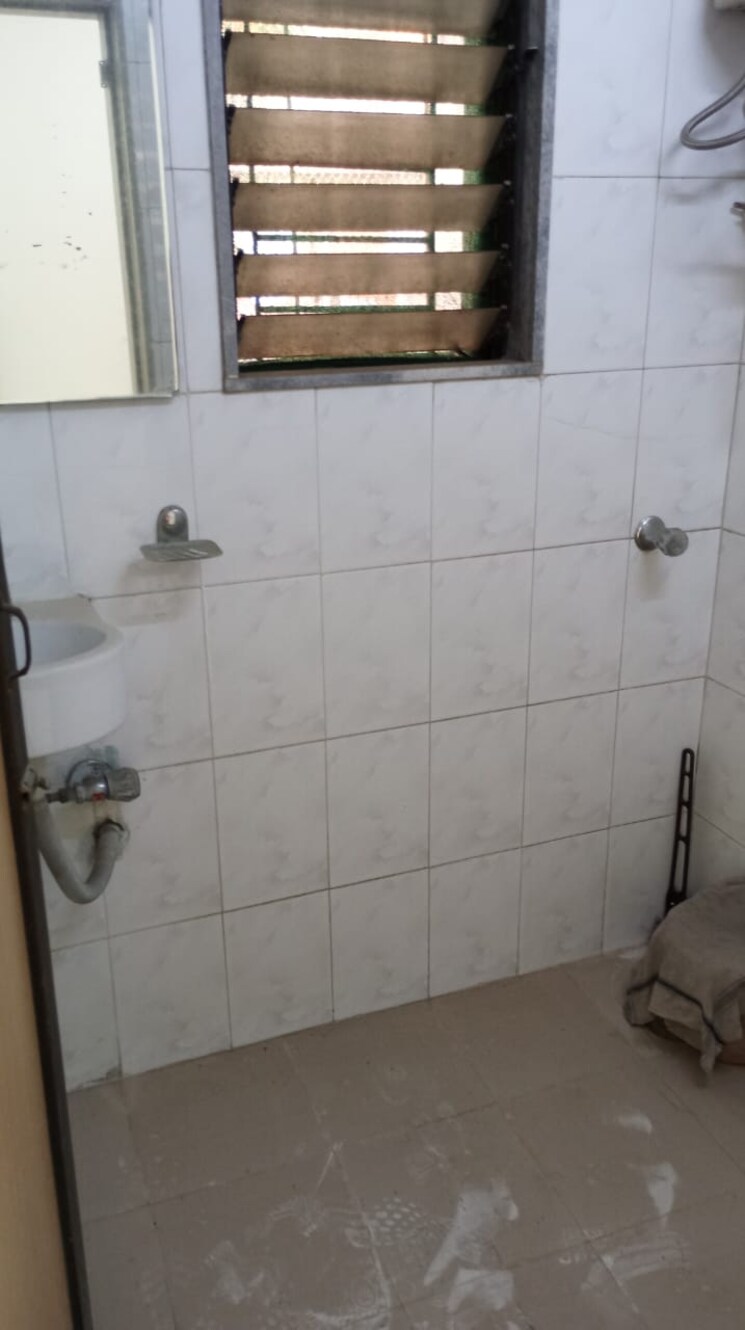 Bathroom, shree-sai-surya-kiran 2 Bedroom 600 Sq.Ft. Apartment In Andheri West Mumbai 7852923