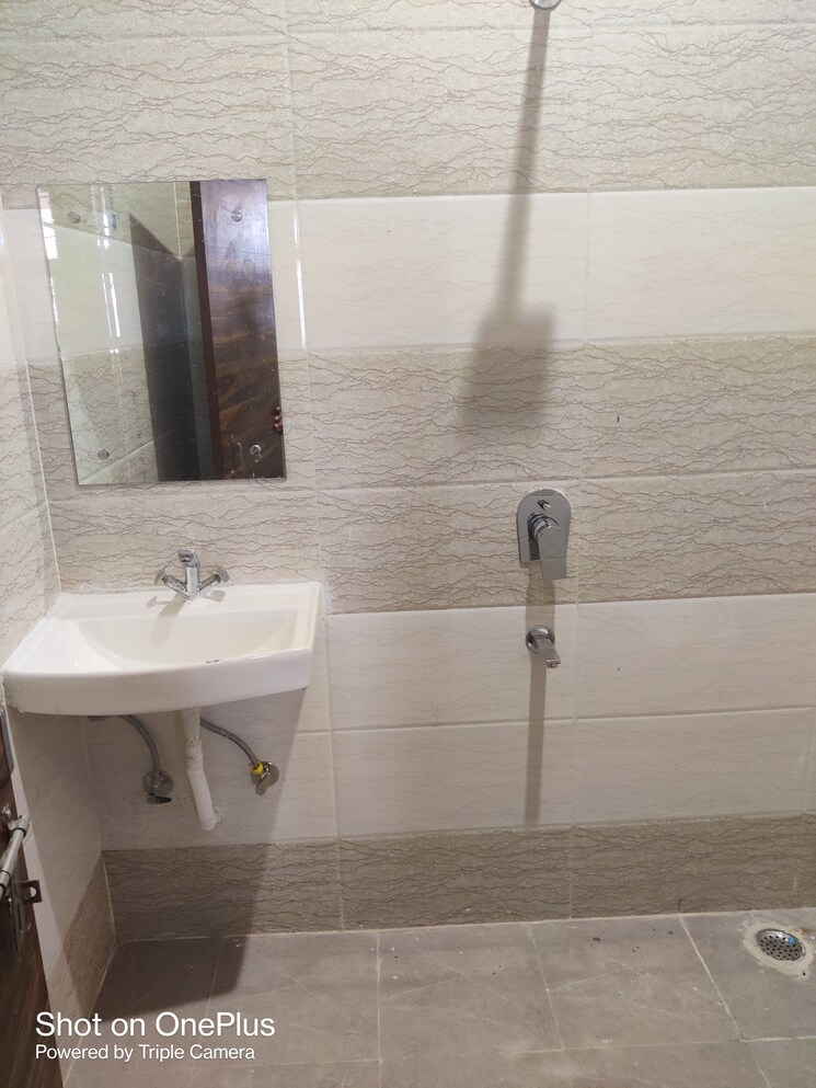 Bathroom, sector 105 4 Bedroom 100 Sq.Yd. Independent House In Sector 105 Gurgaon 7852926
