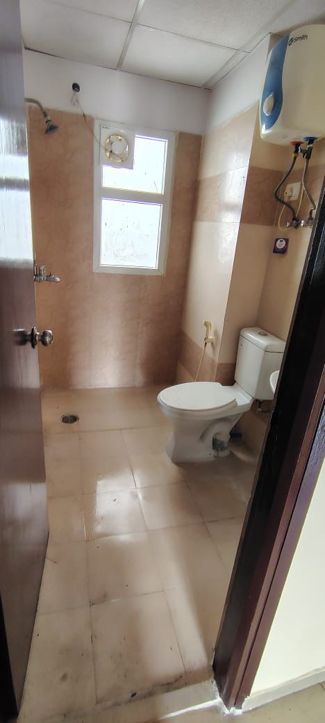 3 BHK + Extra Room Apartment For Sale in Amrapali Zodiac