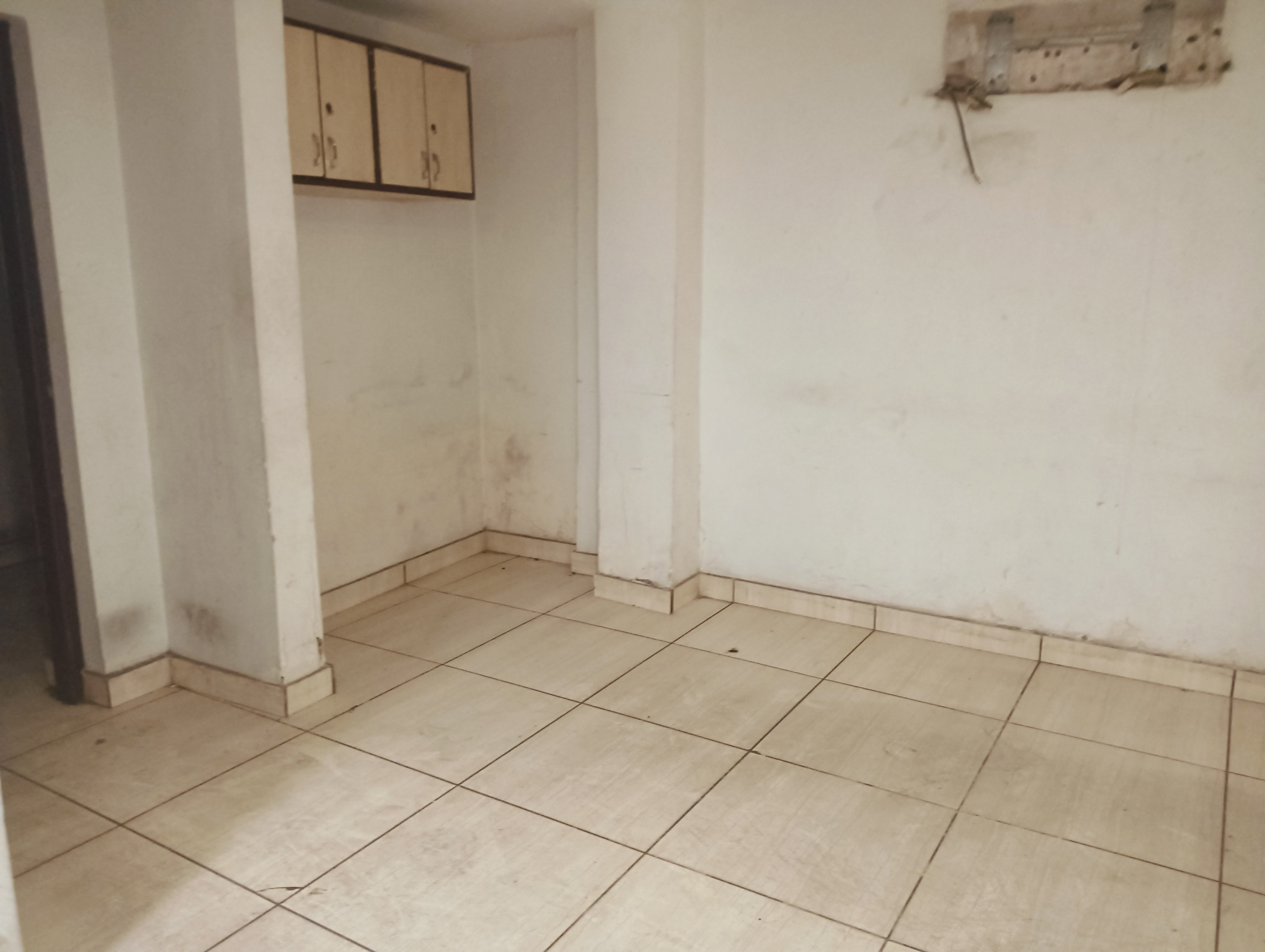 2 BHK + Servant Room Apartment For Sale in Alhyatt Bldg