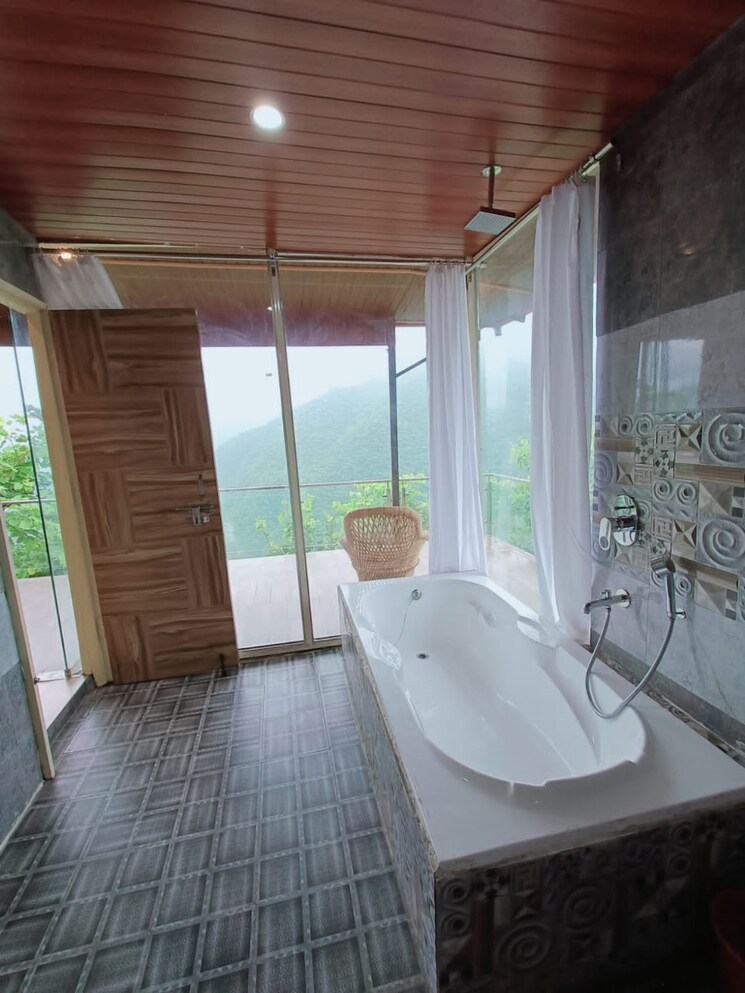 Bathroom, unitech-espace-nirvana-country 5 Bedroom 500 Sq.Yd. Villa In Sector 50 Gurgaon 7853313