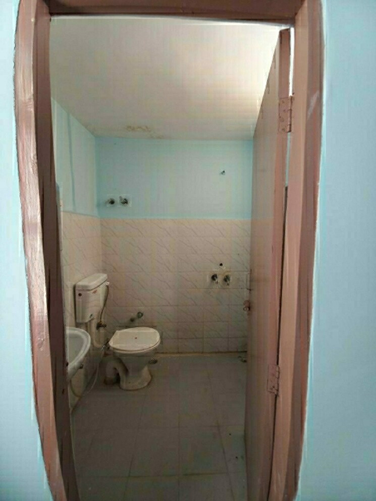 Bathroom, ninex-rmg-residency 2 Bedroom 700 Sq.Ft. Apartment In Sector 37c Gurgaon 7853321