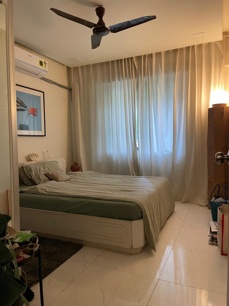 Living Room, oyster-shell 1 Bedroom 450 Sq.Ft. Apartment In Juhu Mumbai 7853387