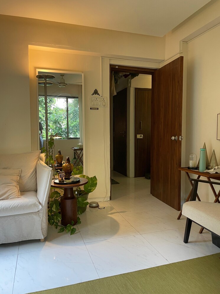 Gym, oyster-shell 1 Bedroom 450 Sq.Ft. Apartment In Juhu Mumbai 7853387