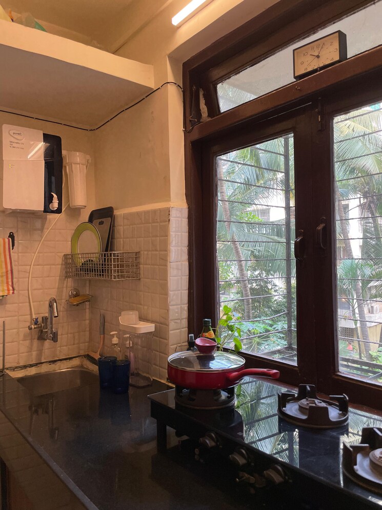 Kitchen, oyster-shell 1 Bedroom 450 Sq.Ft. Apartment In Juhu Mumbai 7853387