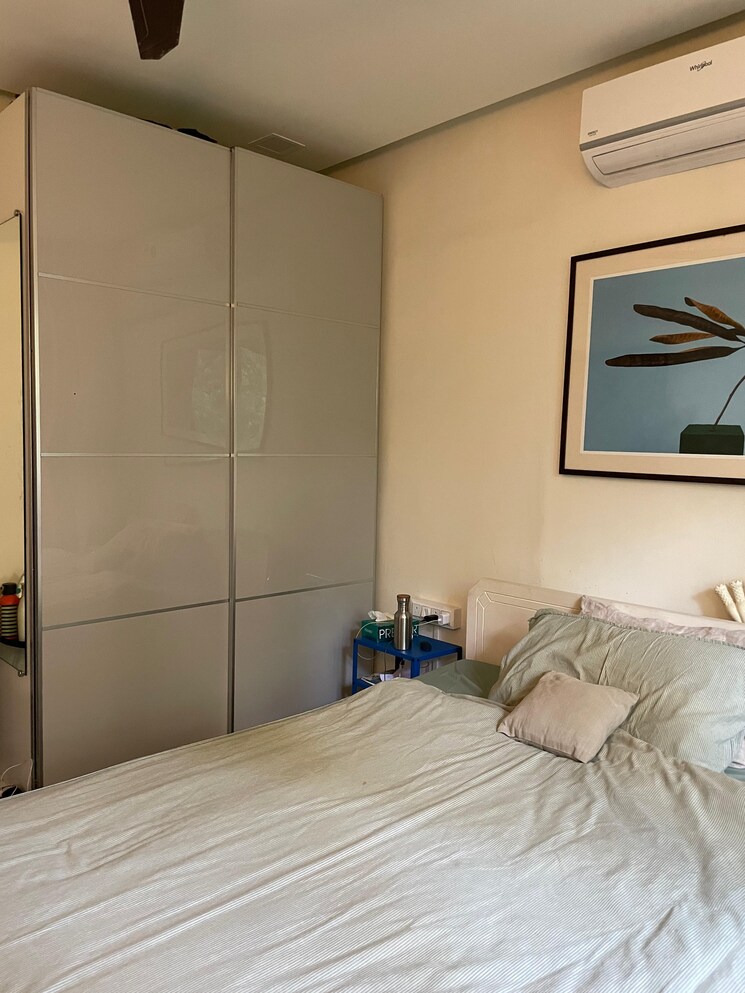 Bedroom, oyster-shell 1 Bedroom 450 Sq.Ft. Apartment In Juhu Mumbai 7853387