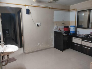 Room in 1.5 BHK Apartment at Veena Nagar CHS, Mulund West – for Sale