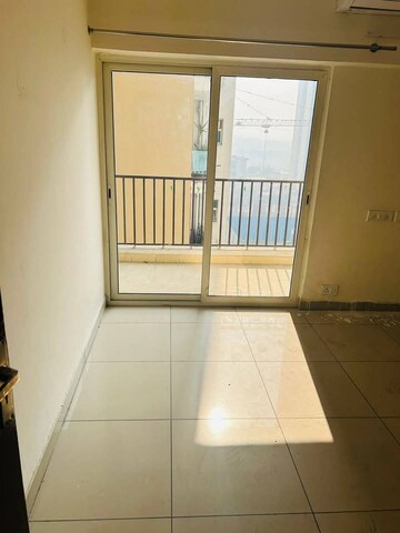 Room in 2 BHK Apartment at Panchsheel Greens II, Sector 16 Greater Noida – for Sale