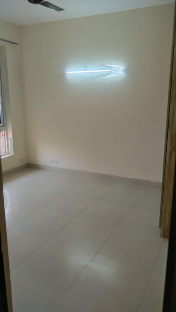 Room in 2 BHK Apartment at Indiabulls Centrum Park, Sector 103 – for Sale