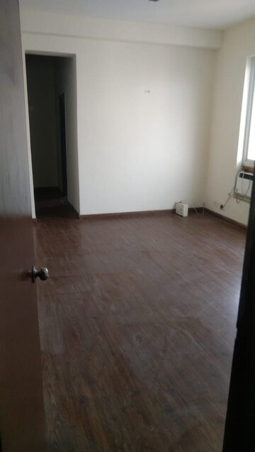 Room in 2 BHK Apartment at Indiabulls Centrum Park, Sector 103 – for Sale