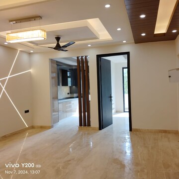 Room in 3.5 BHK Apartment at Orchid Petals, Sector 49 – for Sale