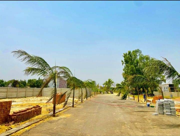 Plot For Sale in Kailash Puram 