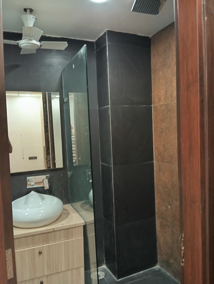 Bathroom, greater kailash i 3 Bedroom 1800 Sq.Ft. Builder Floor In Greater Kailash I Delhi 7853630