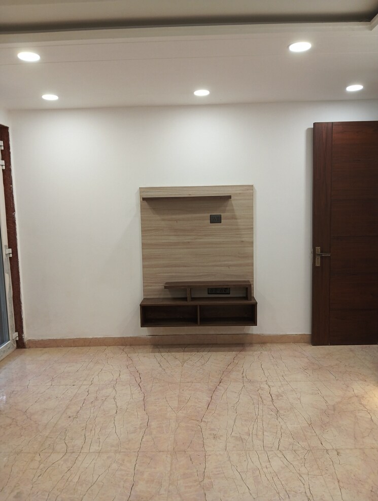 Room, greater kailash i 3 Bedroom 1800 Sq.Ft. Builder Floor In Greater Kailash I Delhi 7853630