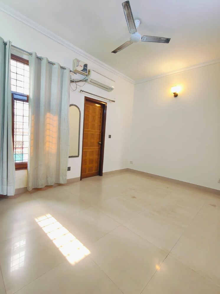 Room, dlf-park-place 3 Bedroom 1975 Sq.Ft. Apartment In Sector 54 Gurgaon 7853717