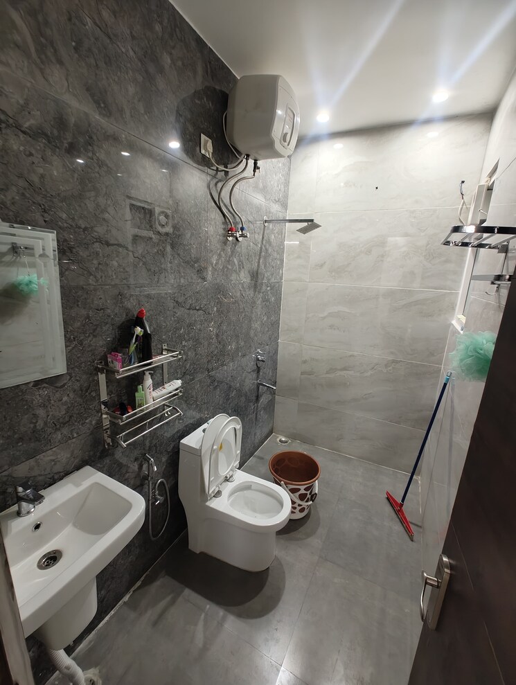 Bathroom, adarsh-panache-valley 3 Bedroom 1200 Sq.Ft. Builder Floor In Nehrugram Dehradun 7853759