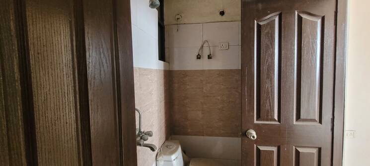 Bathroom, mahaluxmi-tower 2 Bedroom 1100 Sq.Ft. Apartment In Dabur Chowk Ghaziabad 7853885