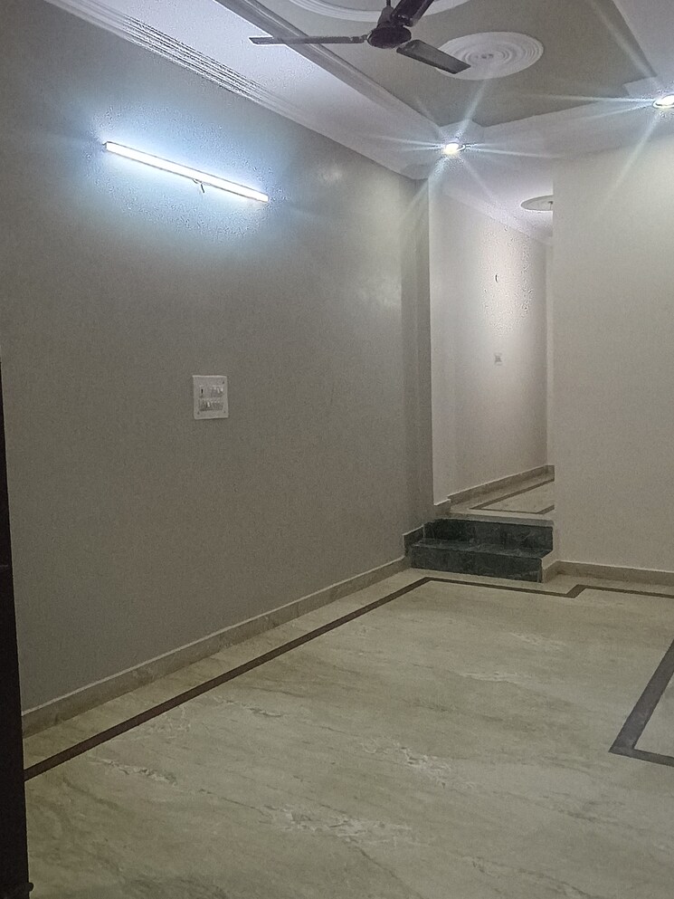 undefined, uttam nagar west 2 Bedroom 60 Sq.Yd. Builder Floor In Uttam Nagar West Delhi 7853989