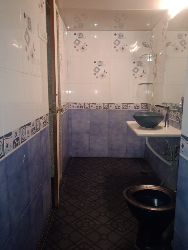 Bathroom, orchid-glade 3 Bedroom 960 Sq.Ft. Apartment In Santacruz West Mumbai 7854057