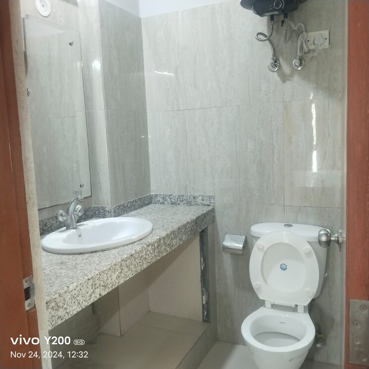 Bathroom, emaar-emerald-floors-premier 3 Bedroom 1650 Sq.Ft. Apartment In Sector 65 Gurgaon 7854298