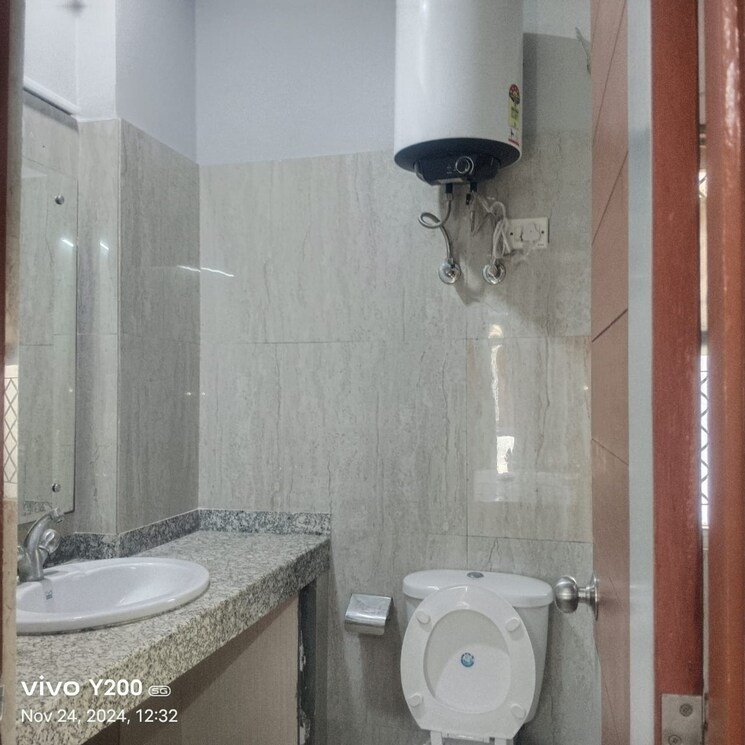 Bathroom, emaar-emerald-floors-premier 3 Bedroom 1650 Sq.Ft. Apartment In Sector 65 Gurgaon 7854298