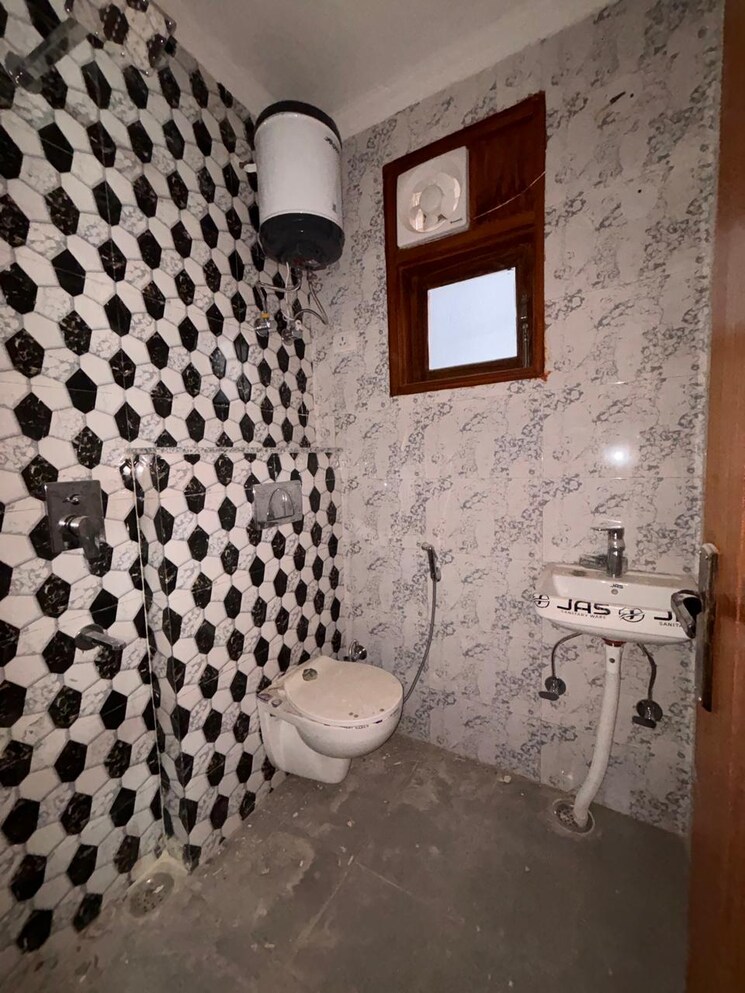 Bathroom, saket 2 Bedroom 950 Sq.Ft. Builder Floor In Saket Delhi 7854322