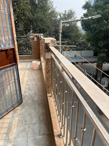 रेसिडेंशियल फ्लैट वर्ग फुट फॉर रेंट इन सेक्टर 14 द्वारका दिल्ली  7854571