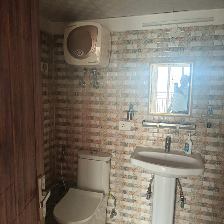 Bathroom, gardenia-golf-city 3.5 Bedroom 1415 Sq.Ft. Apartment In Sector 76 Noida 7854659