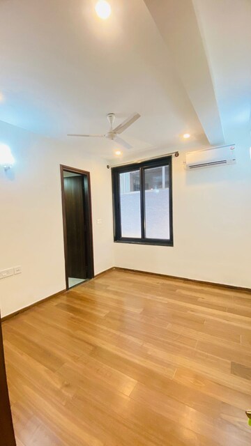Room in 3 BHK Apartment at Elegant Rosemarine, Defence Colony – for Rent