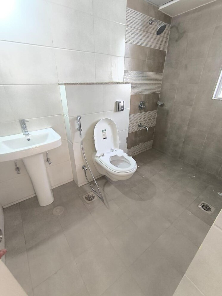 Bathroom, majestique-signature-tower-phase-2 3 Bedroom 967 Sq.Ft. Apartment In Balewadi Pune 7855052