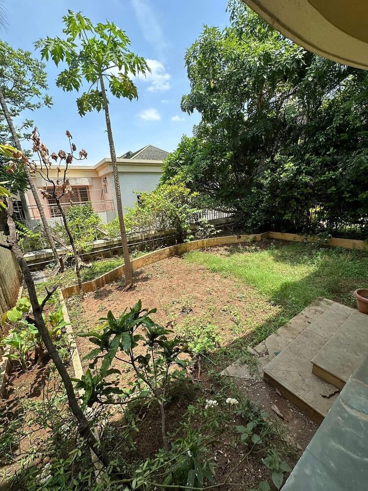 Garden, clover-highlands-row-house 3.5 Bedroom 2600 Sq.Ft. Villa In Kondhwa Pune 7855146